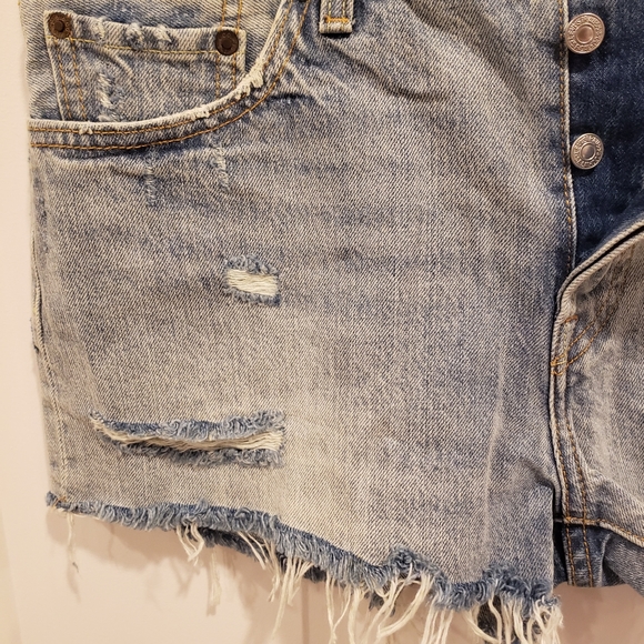 Levi's cut off jean shorts - Picture 7 of 10